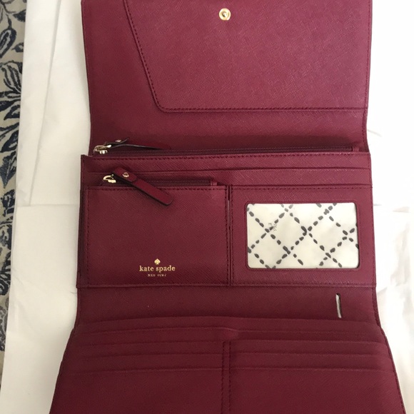 Kate Spade Travel Wallet - Picture 4 of 4